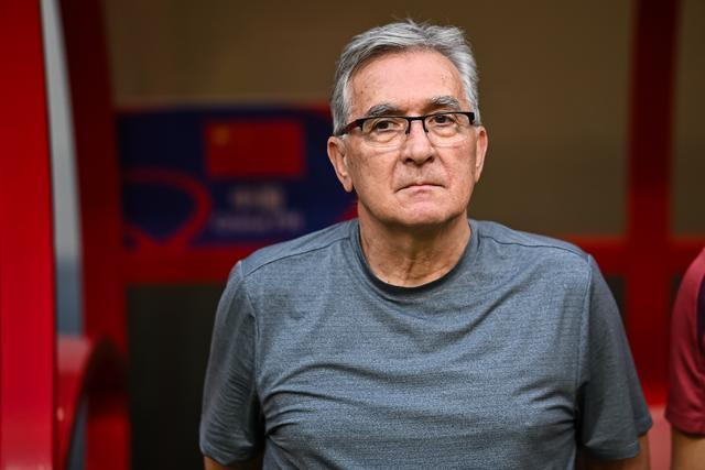 国足选帅为何设定年龄限制？中国新闻周刊：避免“养老式执教”